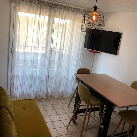Apartment Climatise Avec Piscine & Bleu Marine *